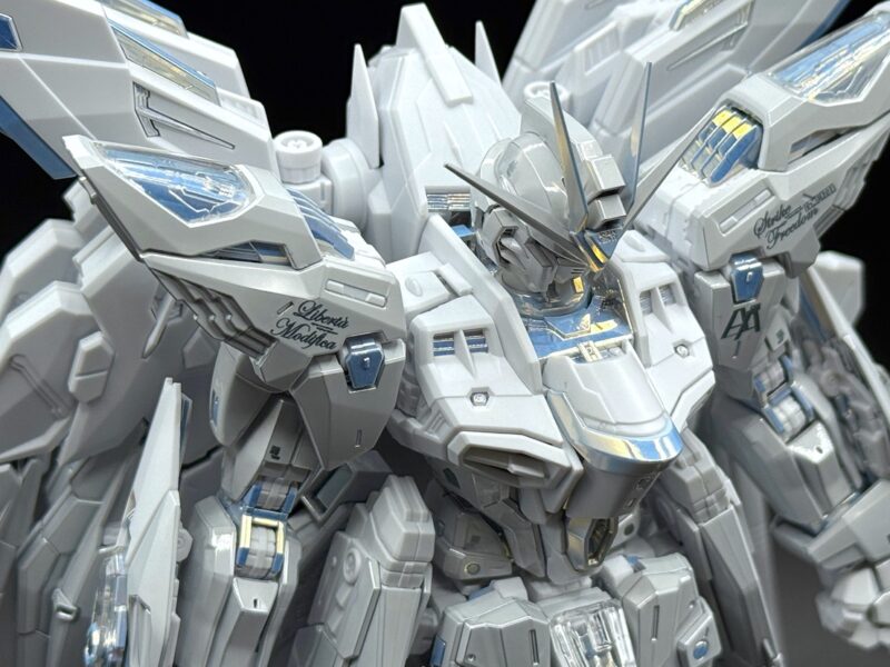 The Gundam Base Limited - MGEX 1/100 - Strike Freedom Gundam (Twilight Coating) - image 1