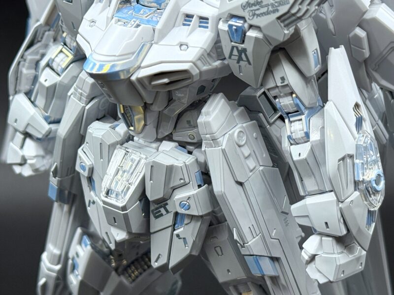 The Gundam Base Limited - MGEX 1/100 - Strike Freedom Gundam (Twilight Coating) - image 2
