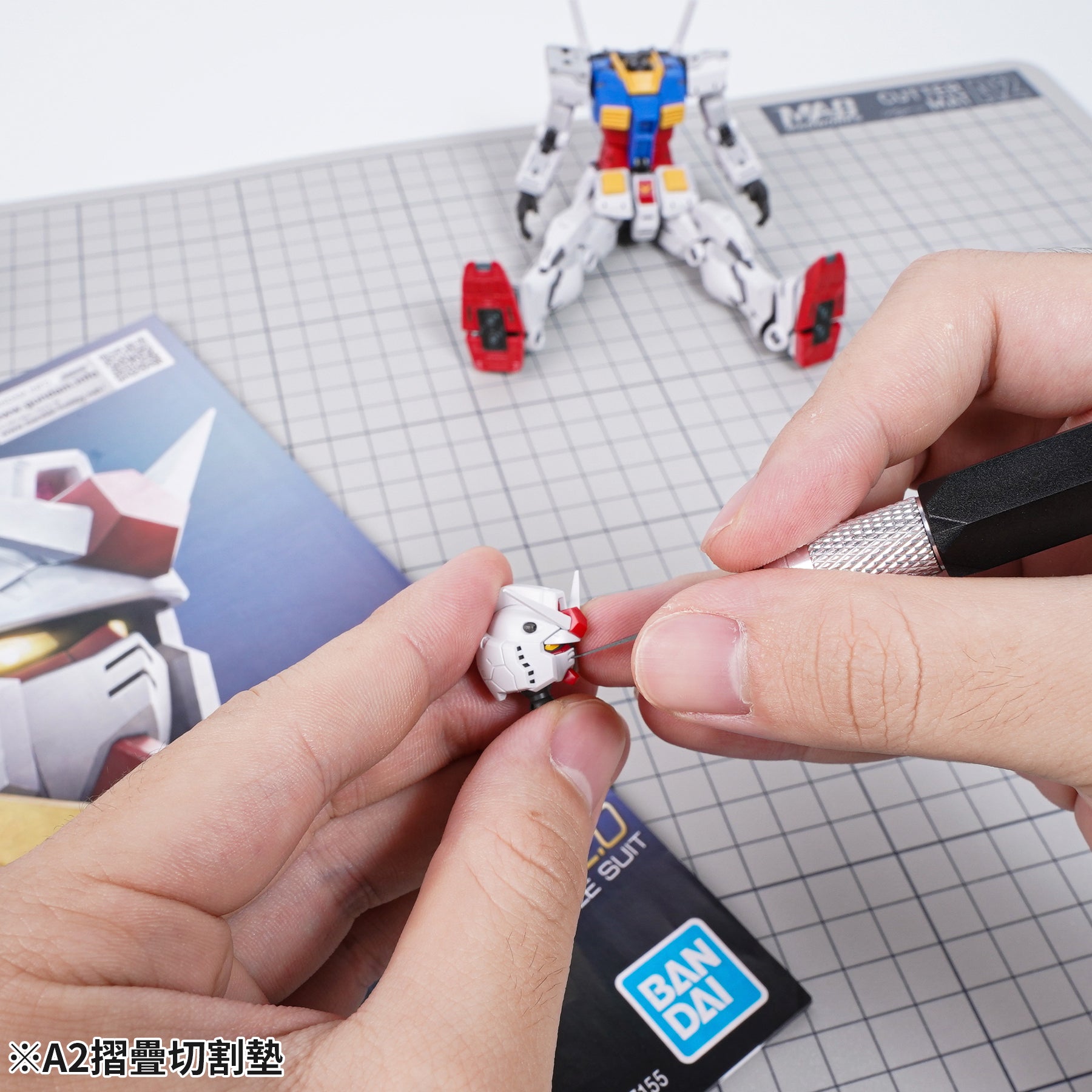 Madworks - A2 Foldable Model Cutting Mat: White (A2), Black (A3) MH-27-5